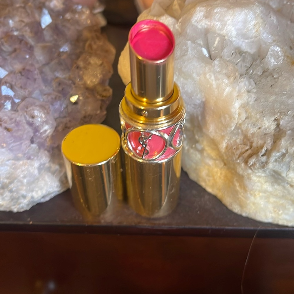 YVESSANTLAURENT
LIPSTICK COLOR 6
